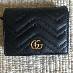 Gucci GG Marmont Card Case Wallet in Black.